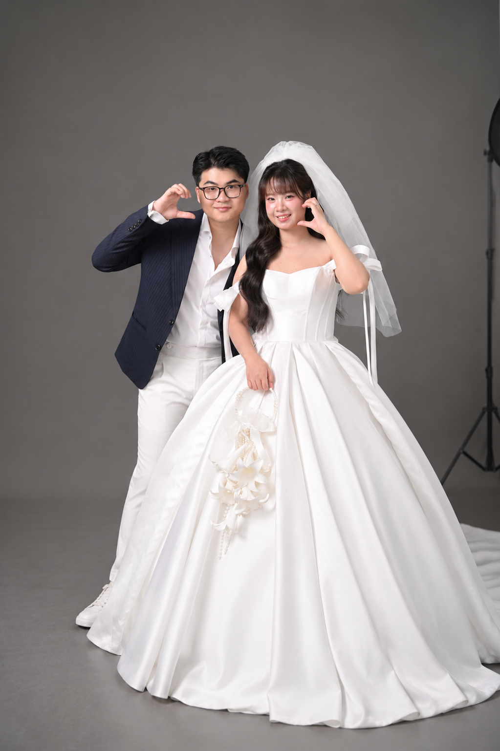 Dang Khanh and Van Anh in their wedding attire